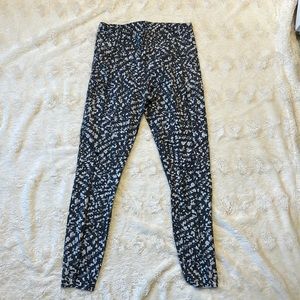 Lululemon Women’s Size 8 Black/White Patterned Leggings